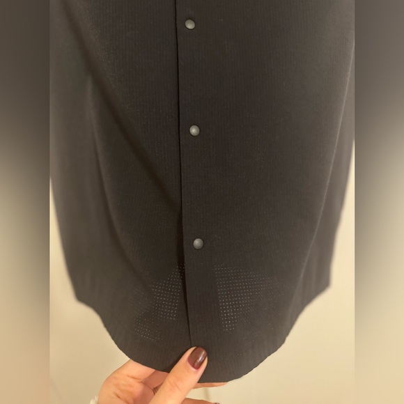 Lululemon Daily Drift Short Sleeve Shirt. Black. Size M - Picture 6 of 7
